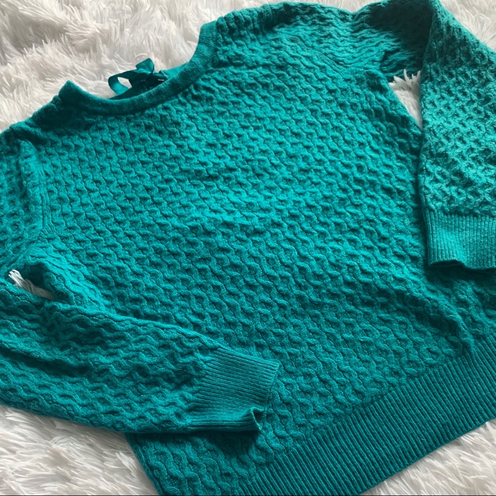 Beautiful Sweater With Bow Accent On Back ✨